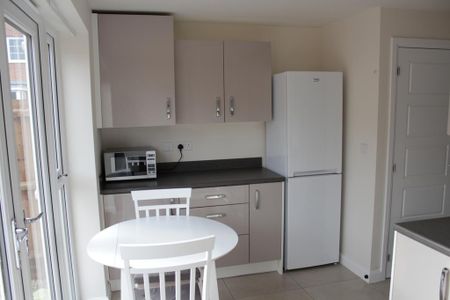2 bedroom flat to rent - Photo 3