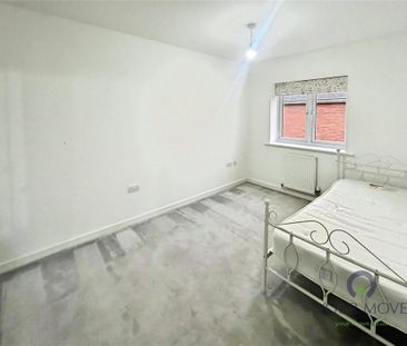 4 bedroom semi-detached house to rent - Photo 4