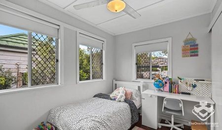 Fully Refreshed Family Home | Prime Holland Park Location | $730 Per Week - Photo 2