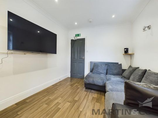 6 bedroom terraced house to rent - Photo 1