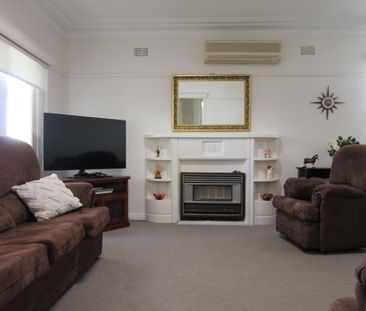 Charming Two Bedroom Home - Photo 1
