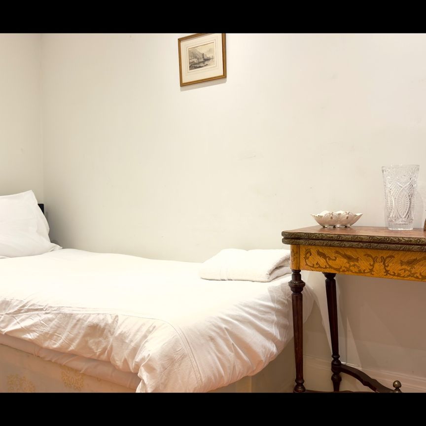 2 Bed Flat, Queensway, W2 - Photo 1