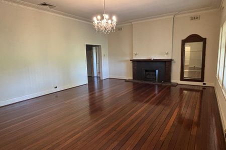 Riverside Character Home in the Heart of Renmark – 10 Ral Ral Avenue - Photo 2