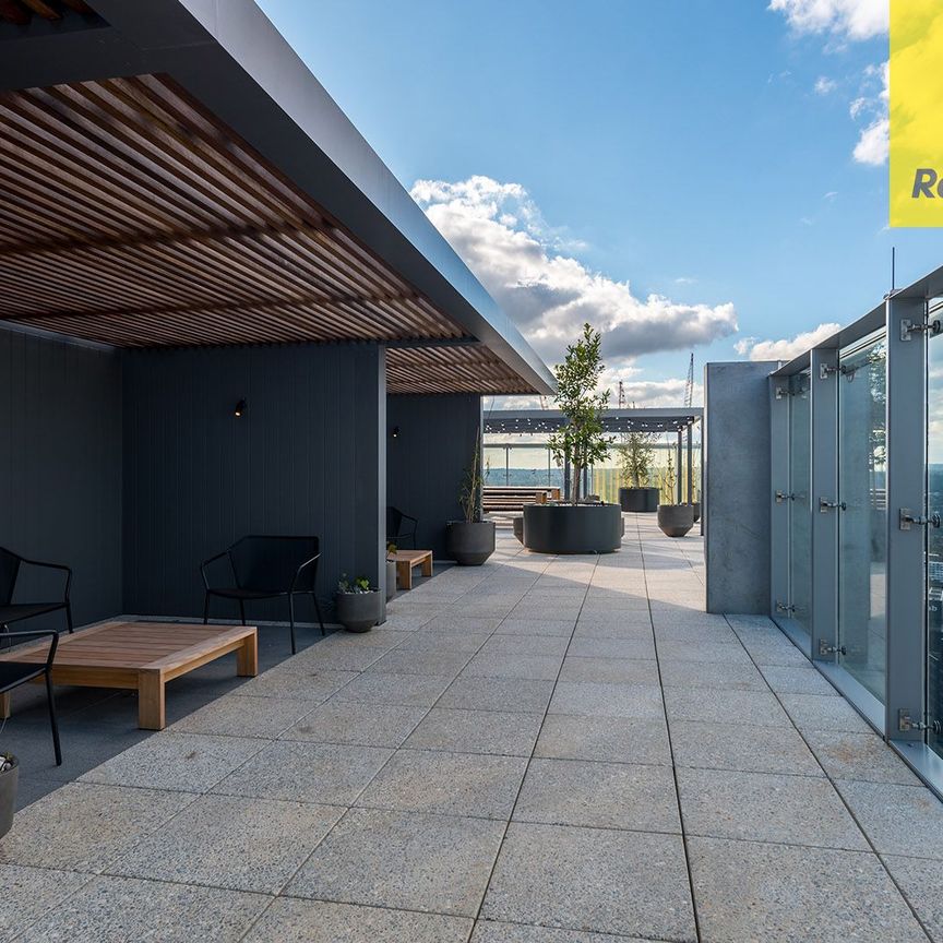 FULLY FURNISHED 1 BEDDER - Photo 1