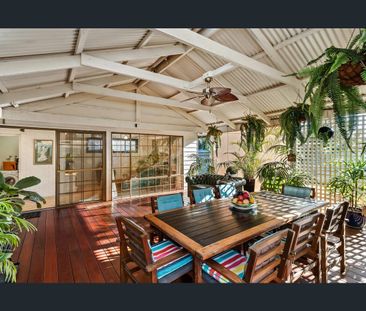 Classic charm and modern updates - Photo 6