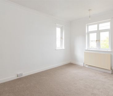 3 bed House - Semi-Detached To Let - Photo 4