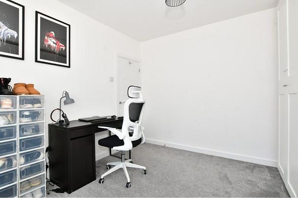 3 bedroom end of terrace house to rent - Photo 1