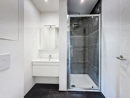 Appartement te huur in Ixelles - Photo 2