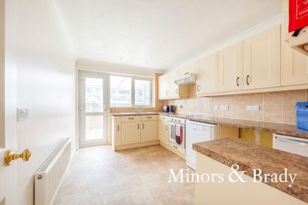 3 bedroom detached bungalow to rent - Photo 4