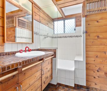 Character Cottage in a great location! - Photo 5