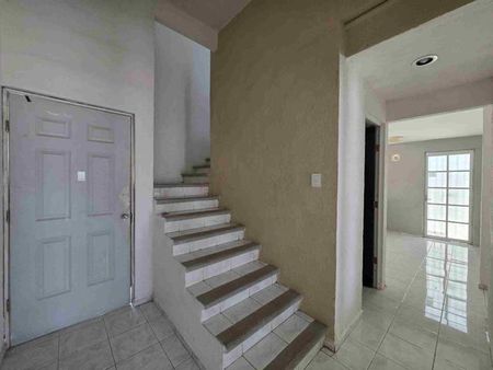 CASA EN AVENIDA PRINCIPAL IDEAL PARA NEGOCIO - Photo 2