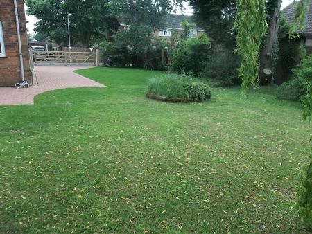 2 bedroom semi-detached house to rent - Photo 5