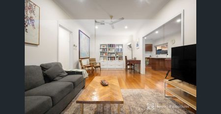 STYLISHLY RENOVATED FAMILY HOME IN PRIME CENTRAL WODONGA LOCATION - Photo 2