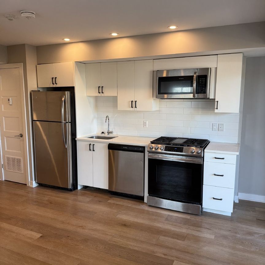 689 Churchill Avenue North - 204 - Photo 1