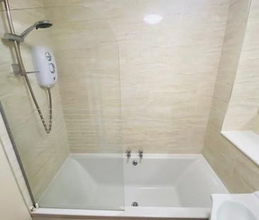 1 bedroom Flat To Let - Photo 2