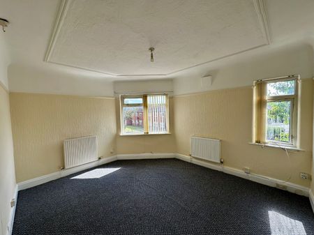 Lugsdale Road, Widnes, WA8 - Photo 2