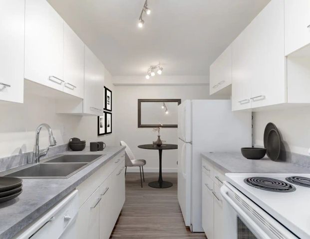 Victorian Arms — 1 Bedroom - Photo 1