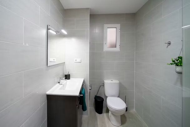 Calle Doctor Juan José Dominé, Valencia, Valencian Community 46011 - Photo 1