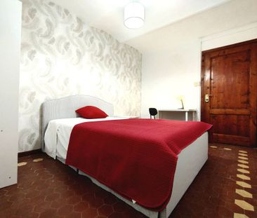 Private basement room with high street-facing window – Stadium area - Photo 1