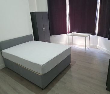 27 (6-BED). Tydfil Place, Roath, Cardiff, CF23 5HP - Photo 2