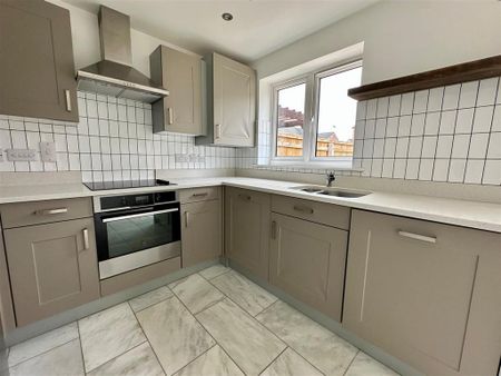 3 bedroom semi-detached house to rent - Photo 5