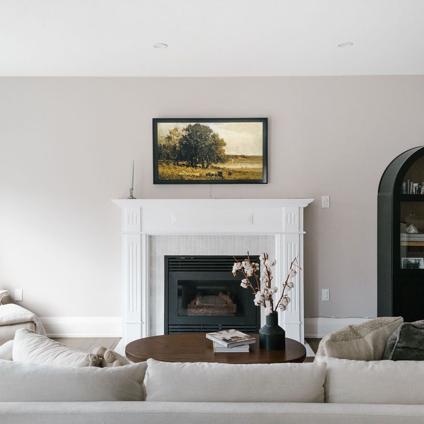 For Lease - 10 Thicketwood Boulevard, Whitchurch-Stouffville, Ontario - Photo 1