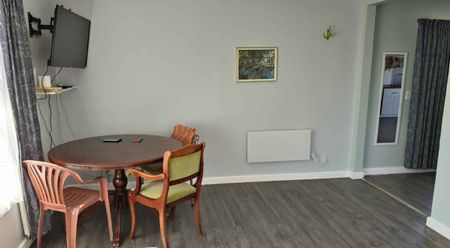 Brick & Tile Family House - Photo 3