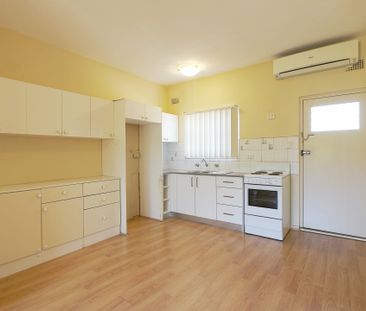 Villa-Style Apartment close to Station - Photo 2
