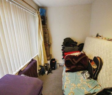 2 bedroom Flat To Let - Photo 3