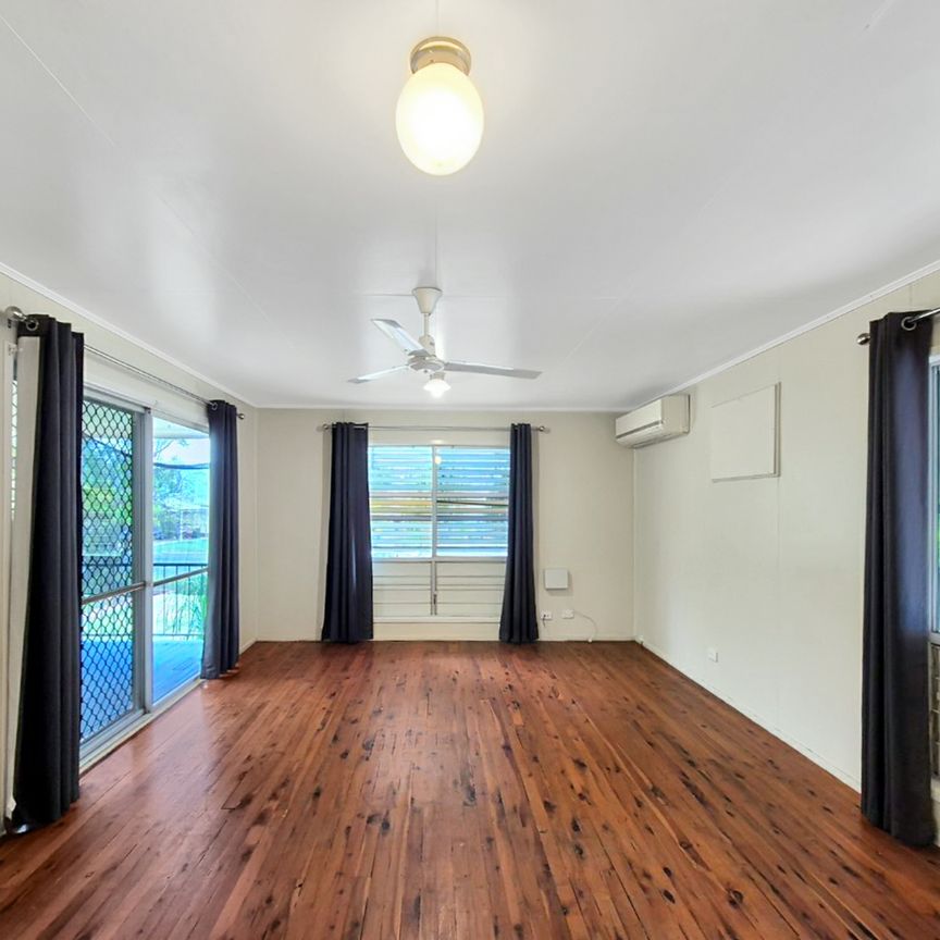 Located in a quiet cul-de-sac, family friendly area with convenient access to schools and shops. - Photo 1