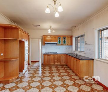 Three bedroom 1 bath two toilets - Photo 4