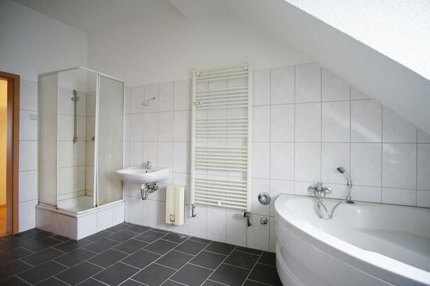 ~Tolle Dachgeschosswohnung in Kupferdreh ~ - Photo 1