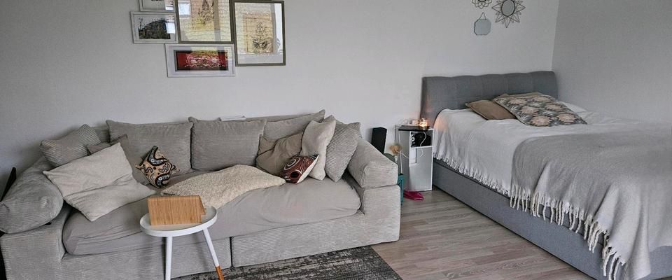 helle 1 Zimmer Wohnung mit Balkon und Küche - Foto 1