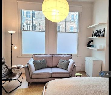 Studio to rent - Photo 2