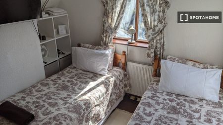 Bedoom for rent in 4-bedroom house, Rush, Dublin - Photo 3