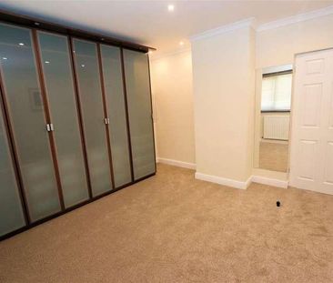 Brocket Way, Chigwell, IG7 - Photo 2