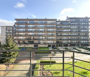 Centraal gelegen appartement met drie slaapkamers en garage - Foto 1