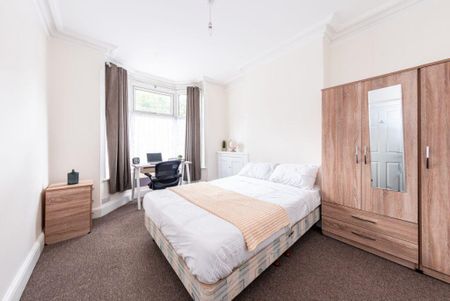 4 bedroom terraced house to rent - Photo 4