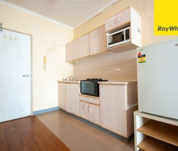 SELF CONTAINED STUDIO APARTMENT IN CONVENIENT LOCATION - Photo 4