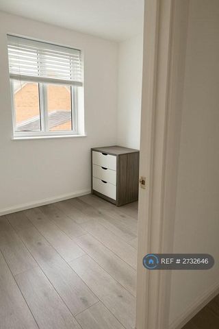 4 bedroom detached house to rent - Photo 3