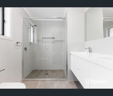 Stunning 4-Bedroom Home! - Photo 4