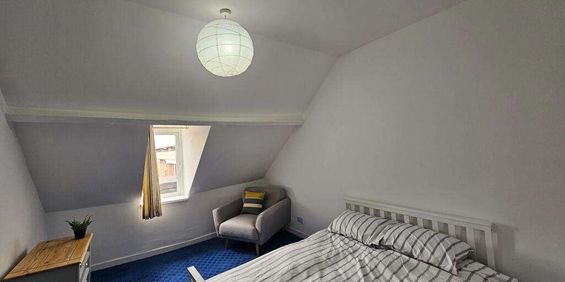 Torquay town centre room with all bills included - Photo 3