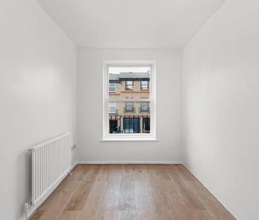 3 bedroom flat to rent - Photo 4