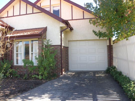 33 Mersey Street, BOX HILL NORTH - Photo 1