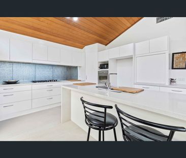 6 Wedgebill Parade, Burleigh Waters, Qld 4220 - Photo 2