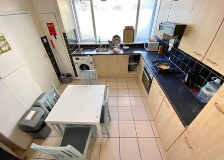 Room in a Shared Flat, Hollybush Street, E13 - Photo 4