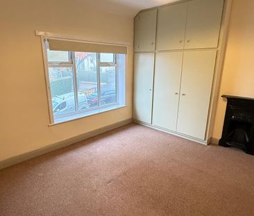 2 bedroom end of terrace house to rent - Photo 5