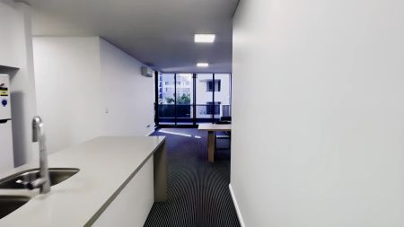 2 beds 2 bath - Photo 4