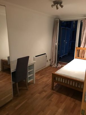 Room in a Shared Flat, Delany House, SE10 - Photo 1