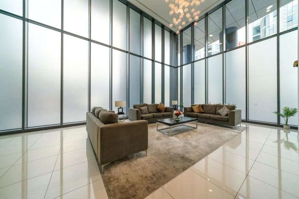 Three bedroom apartment in Nine Elms - Photo 1